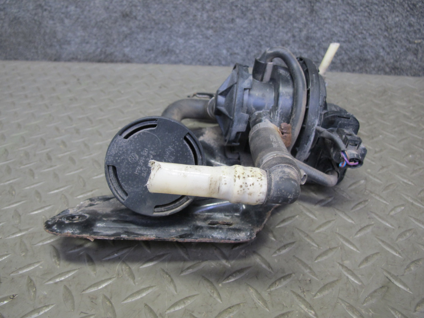 03-09 VW Golf R32 MK5 Secondary Air Injection Smog Pump 1K0906201B OEM