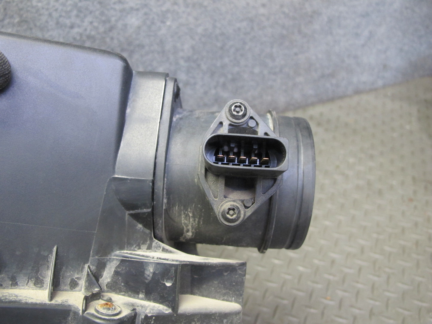 2008 VW Golf MK5 R32 3.2L Set Intake Cleaner Filter Box & Air Flow Sensor OEM