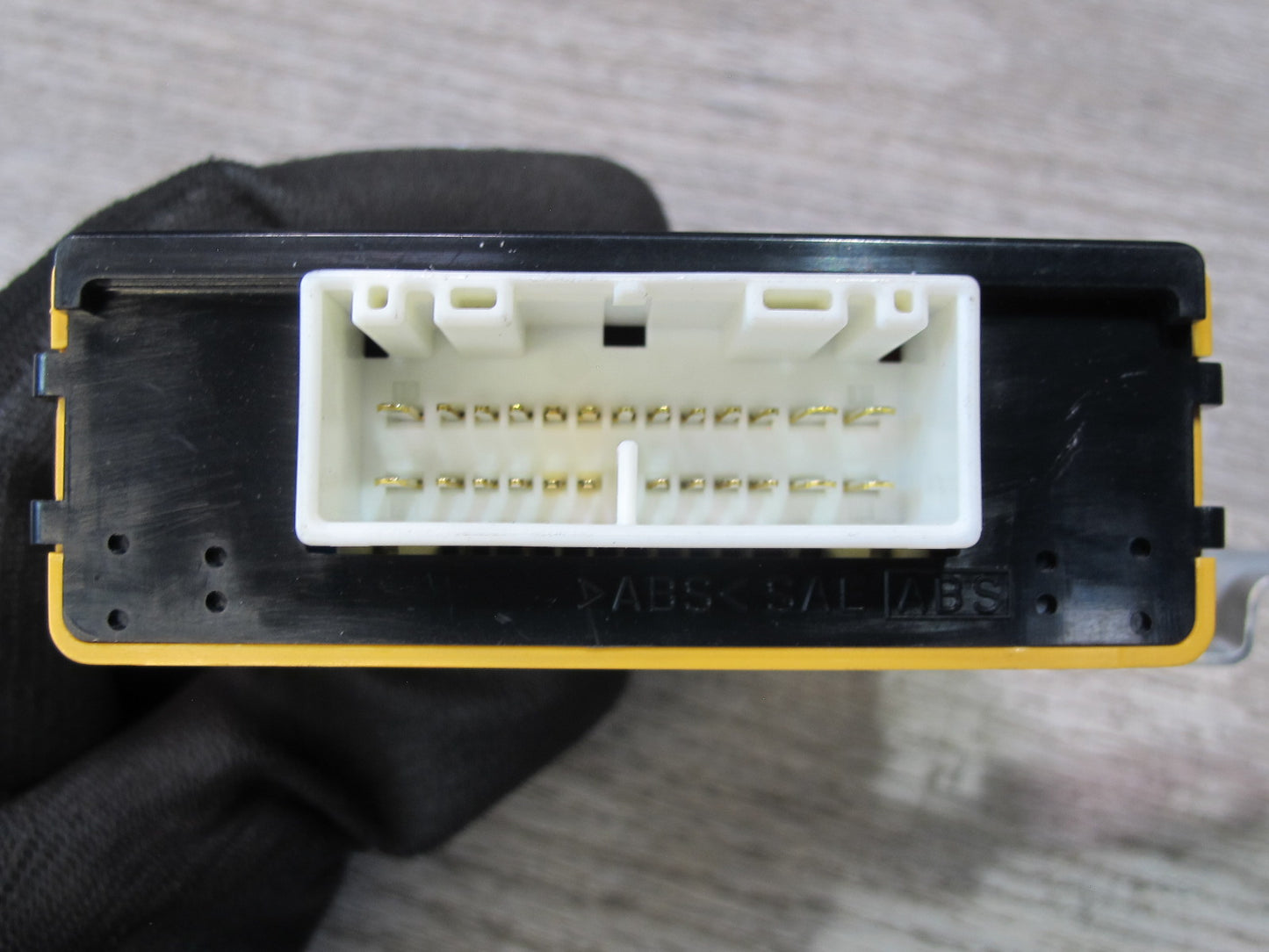 2003-2007 Lexus UZJ100L LX470 Outer Mirror Memory Control Module 89430-60040