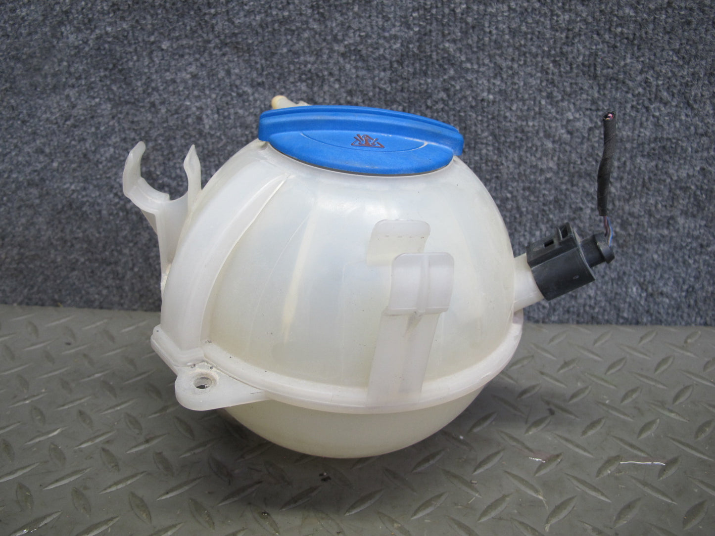 2008 VW Golf R32 MK5 VR6 Engine Coolant Expansion Overflow Reservoir Tank OEM