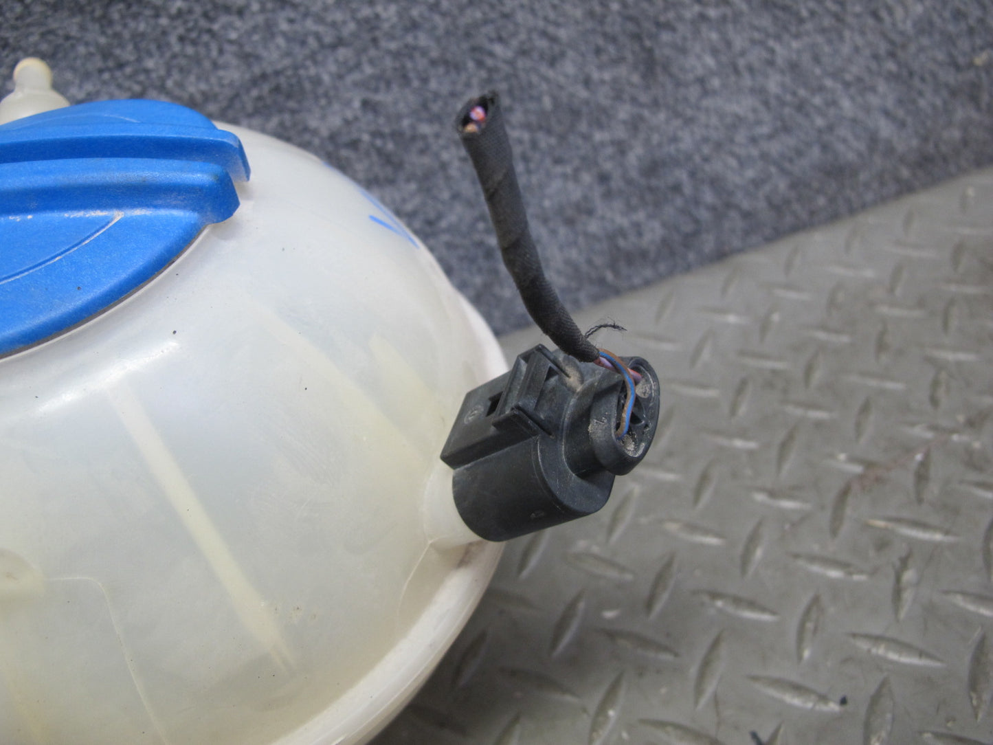 2008 VW Golf R32 MK5 VR6 Engine Coolant Expansion Overflow Reservoir Tank OEM