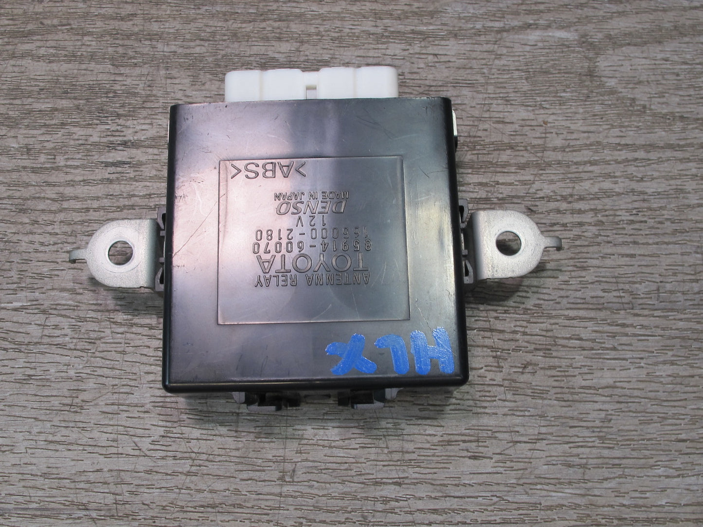 1998-2007 Lexus UZJ100L LX470 Antenna Relay Control Module Unit 85914-60070