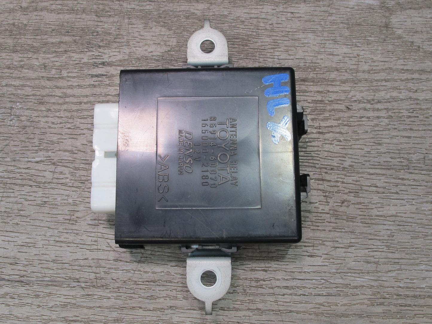 1998-2007 Lexus UZJ100L LX470 Antenna Relay Control Module Unit 85914-60070