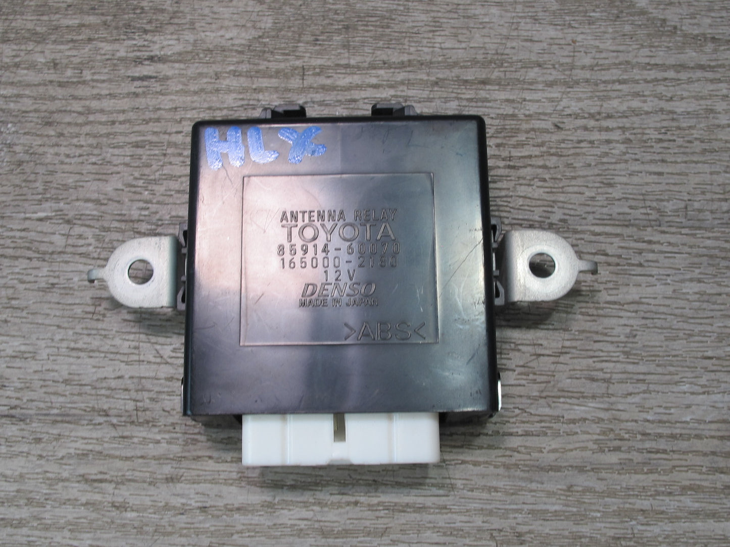1998-2007 Lexus UZJ100L LX470 Antenna Relay Control Module Unit 85914-60070
