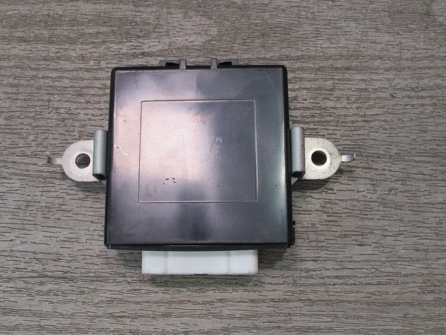1998-2007 Lexus UZJ100L LX470 Antenna Relay Control Module Unit 85914-60070