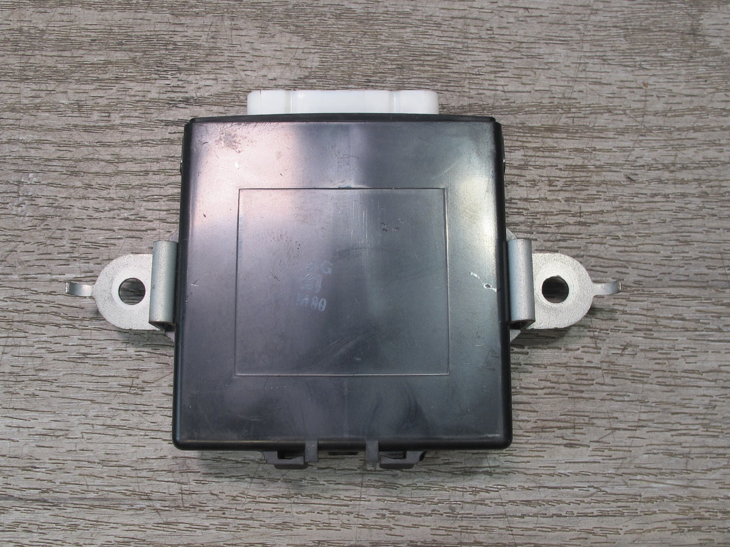 1998-2007 Lexus UZJ100L LX470 Antenna Relay Control Module Unit 85914-60070