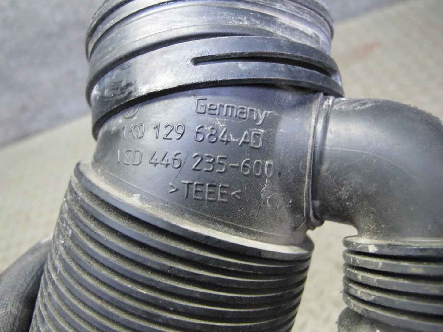2008 VW R32 VR6 3.2L Set Cbra Engine Air Intake Connector Hose Duct 2 Pipe OEM