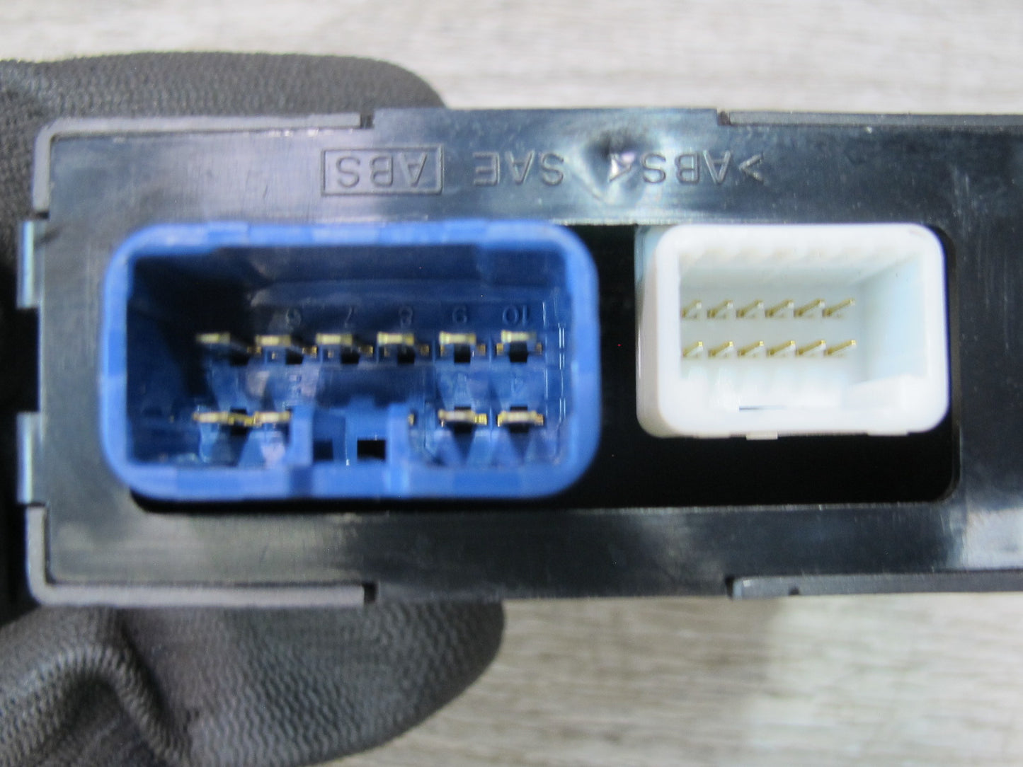 2003-2007 Lexus UZJ100L LX470 Windshield Wiper Control Module 85943-60031