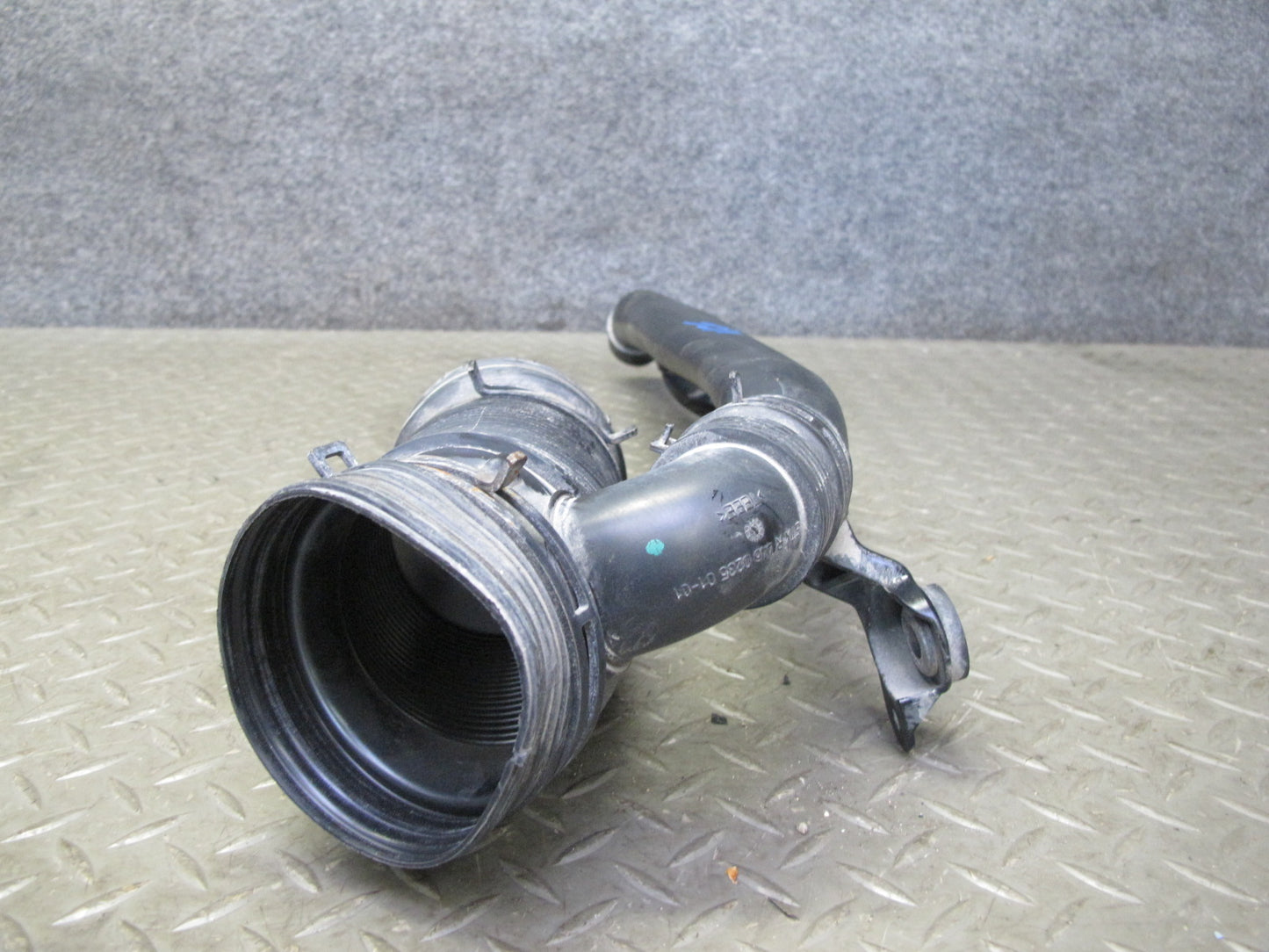 2008 VW R32 VR6 3.2L Set Cbra Engine Air Intake Connector Hose Duct 2 Pipe OEM