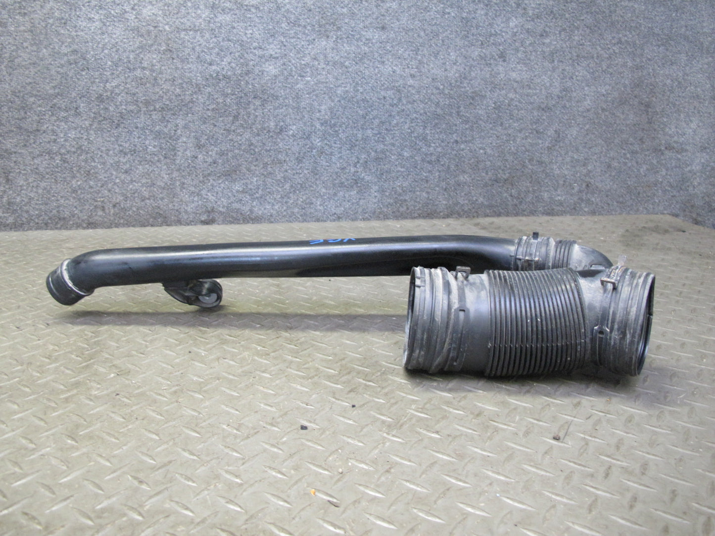 2008 VW R32 VR6 3.2L Set Cbra Engine Air Intake Connector Hose Duct 2 Pipe OEM