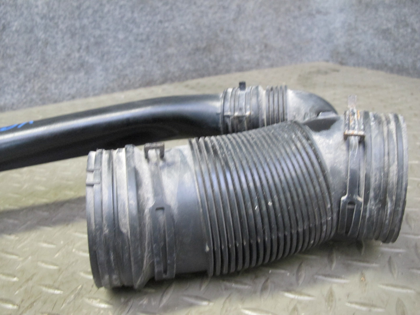 2008 VW R32 VR6 3.2L Set Cbra Engine Air Intake Connector Hose Duct 2 Pipe OEM