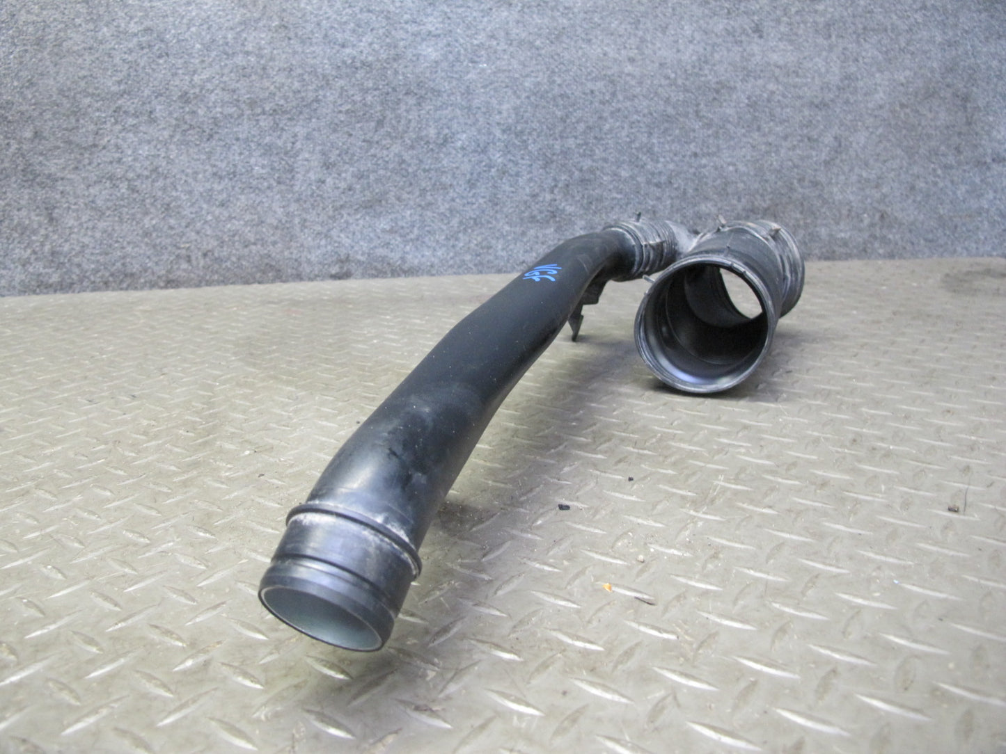 2008 VW R32 VR6 3.2L Set Cbra Engine Air Intake Connector Hose Duct 2 Pipe OEM
