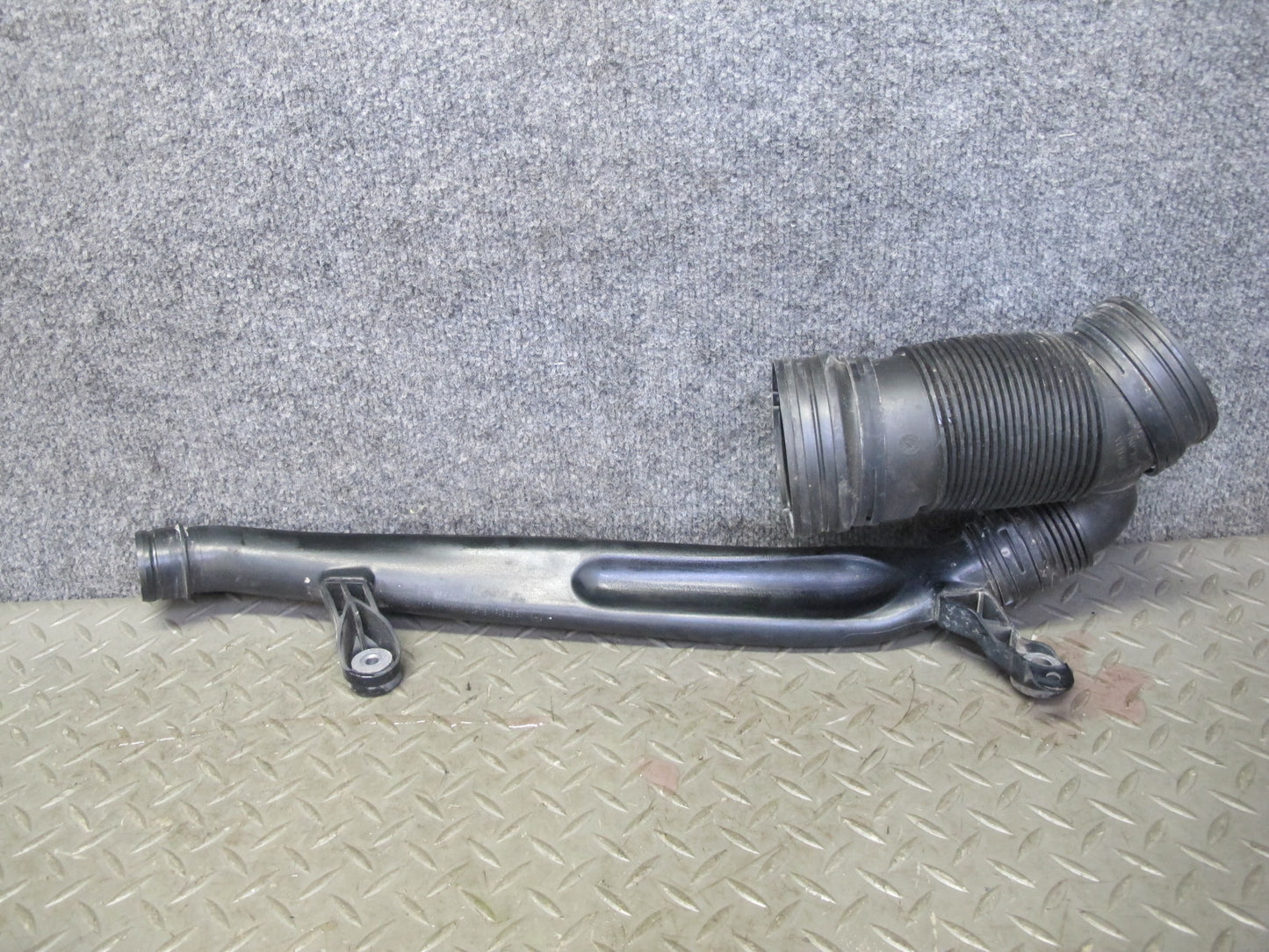 2008 VW R32 VR6 3.2L Set Cbra Engine Air Intake Connector Hose Duct 2 Pipe OEM