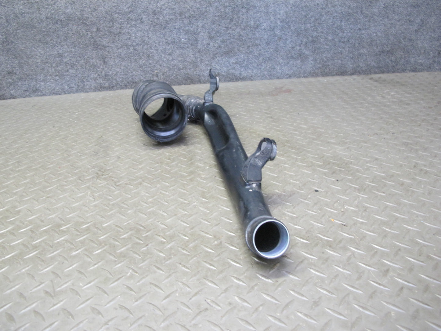 2008 VW R32 VR6 3.2L Set Cbra Engine Air Intake Connector Hose Duct 2 Pipe OEM
