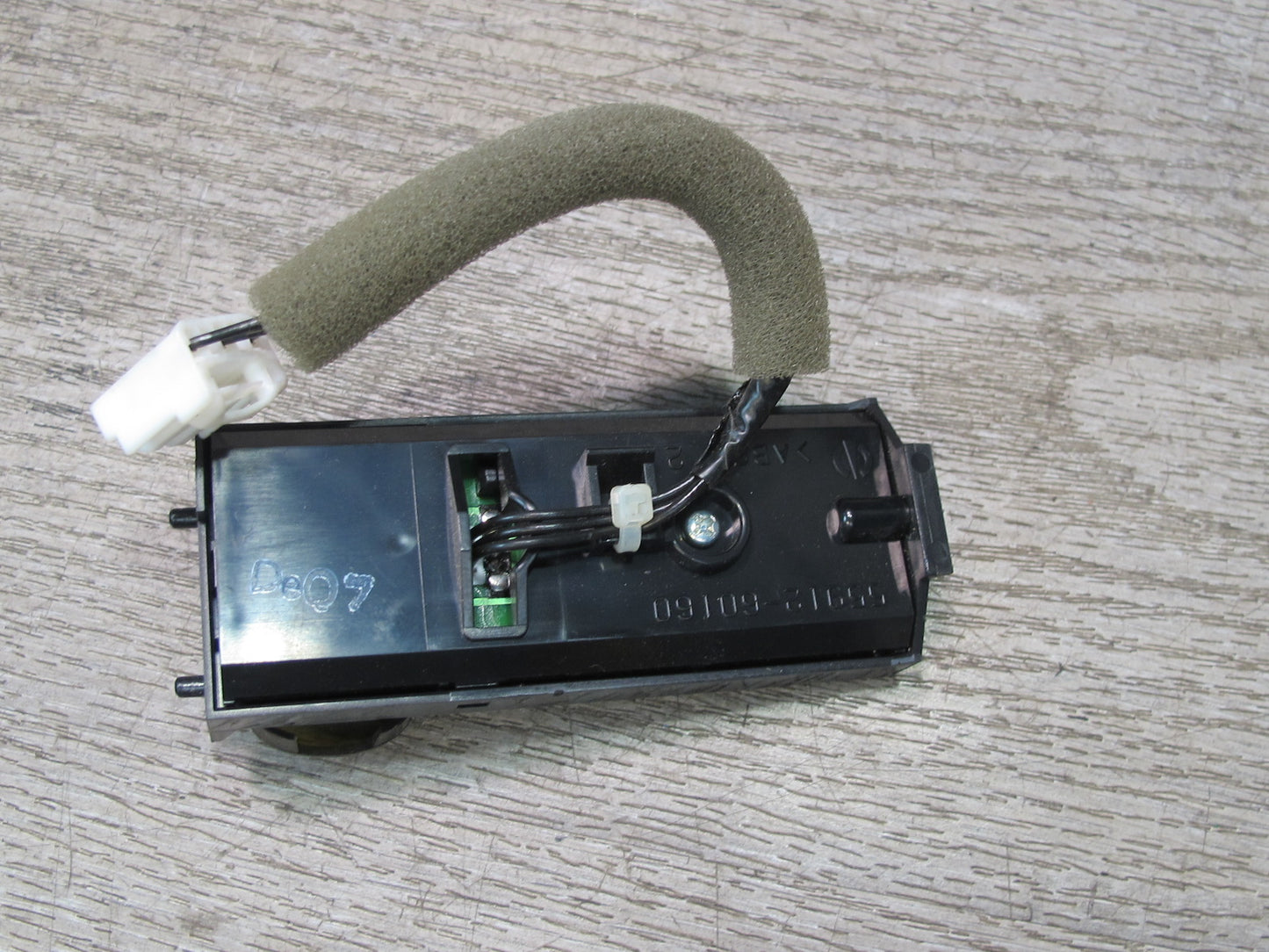 2003-2007 Lexus UZJ100L LX470 Right Passenger Seat Belt Warning Lamp Light