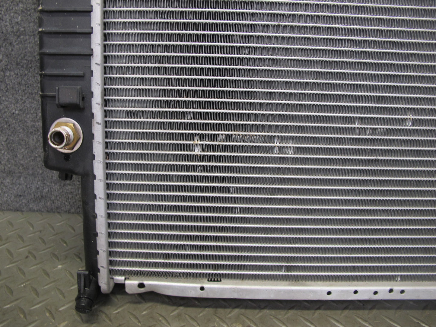 87-91 BMW 325i Automatic Transmission E30 Front Engine Cooling Radiator