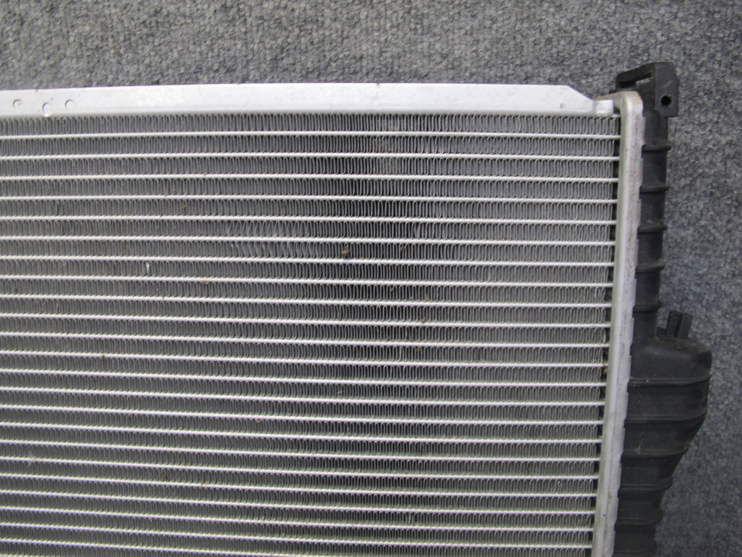 87-91 BMW 325i Automatic Transmission E30 Front Engine Cooling Radiator