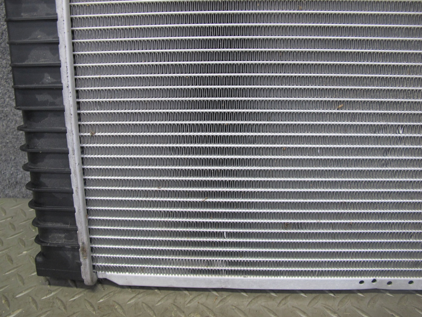 87-91 BMW 325i Automatic Transmission E30 Front Engine Cooling Radiator