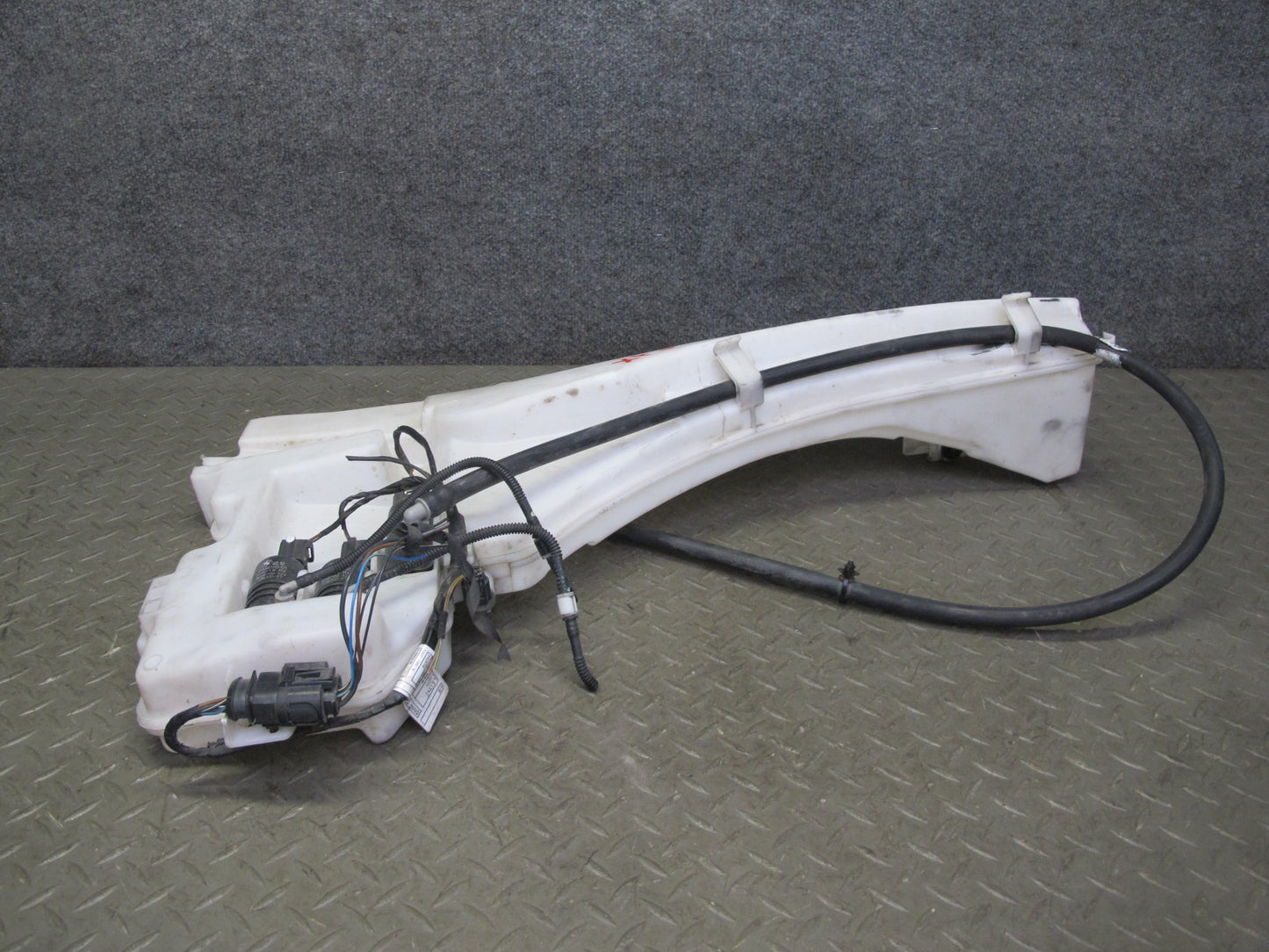 2007-2013 BMW E70 X5 Windshield Wiper Washer Fluid Reservoir Tank W/ Pumps Assy