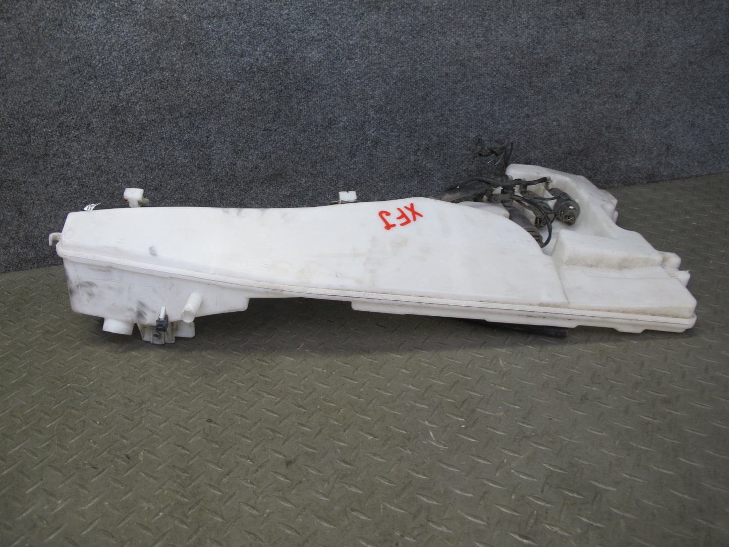 2007-2013 BMW E70 X5 Windshield Wiper Washer Fluid Reservoir Tank W/ Pumps Assy