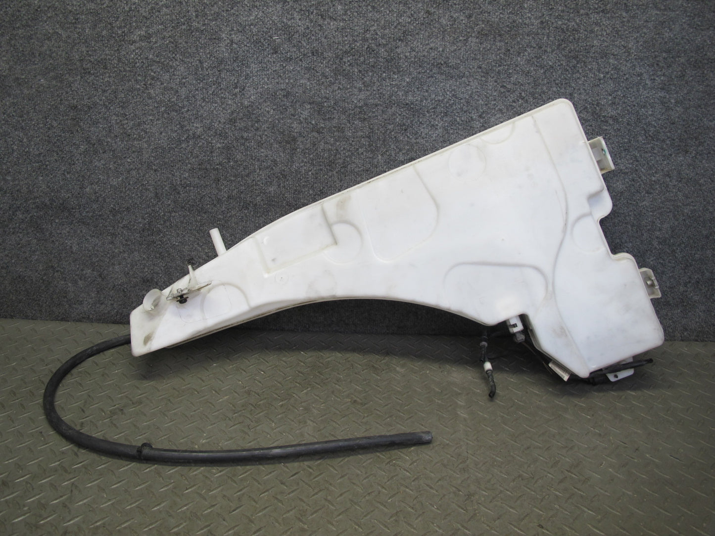 2007-2013 BMW E70 X5 Windshield Wiper Washer Fluid Reservoir Tank W/ Pumps Assy