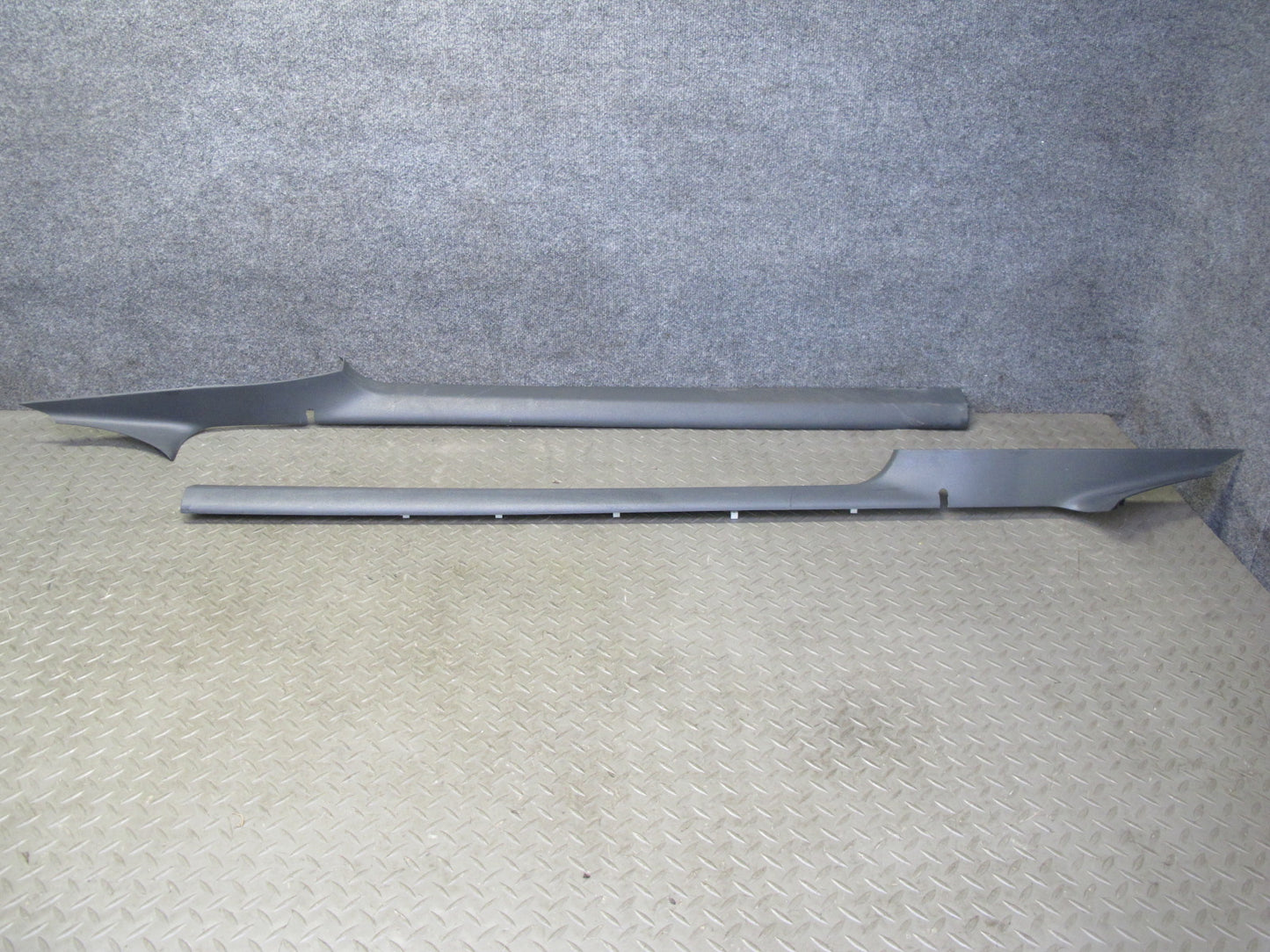 06-09 VW R32 GTI Rabbit MK5 2-DR Set of 2 Front Door Scuff Sill Plate Trim OEM