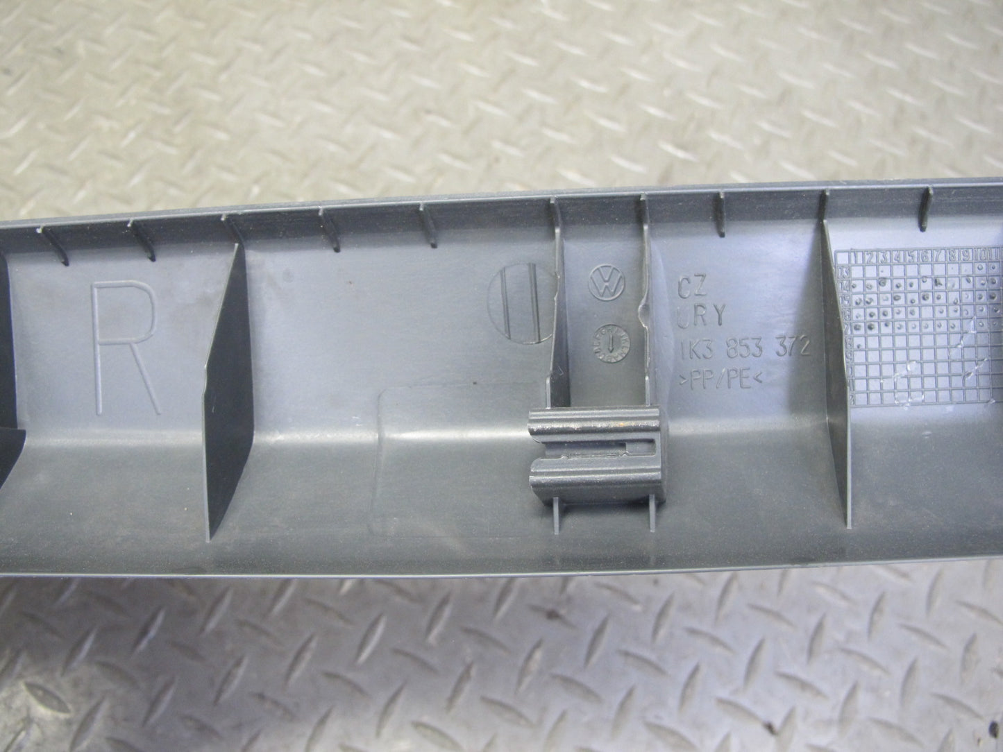 06-09 VW R32 GTI Rabbit MK5 2-DR Set of 2 Front Door Scuff Sill Plate Trim OEM