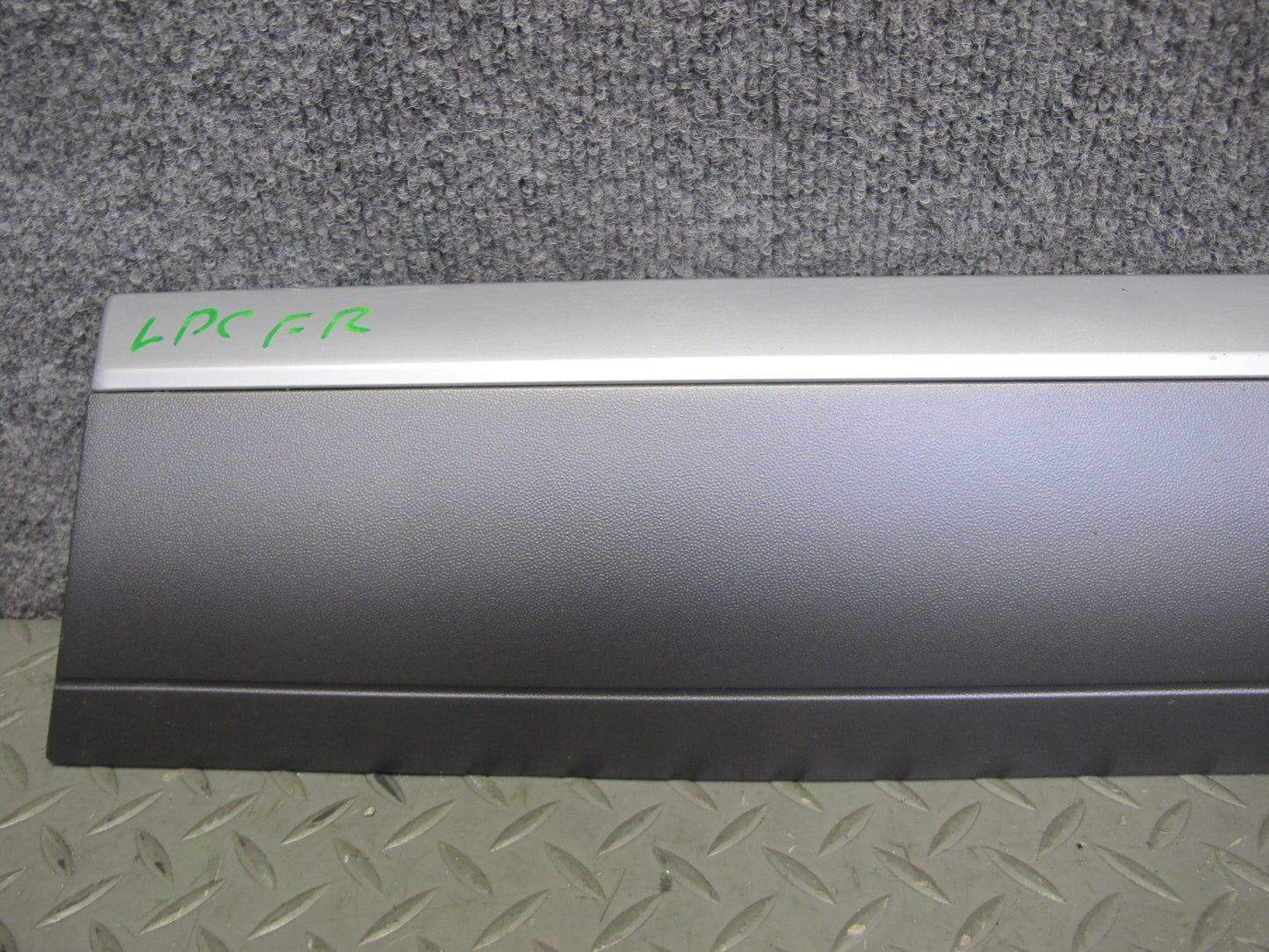 2003-2010 Porsche Cayenne 957 Front Right Door Trim Molding Panel 7L5837788