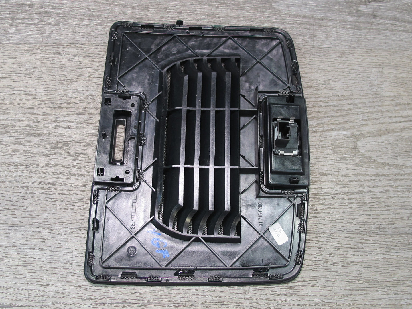 05-10 VW Jetta Rabbit R32 GTI Dash Center Upper Vent Grille Trim Cover OEM