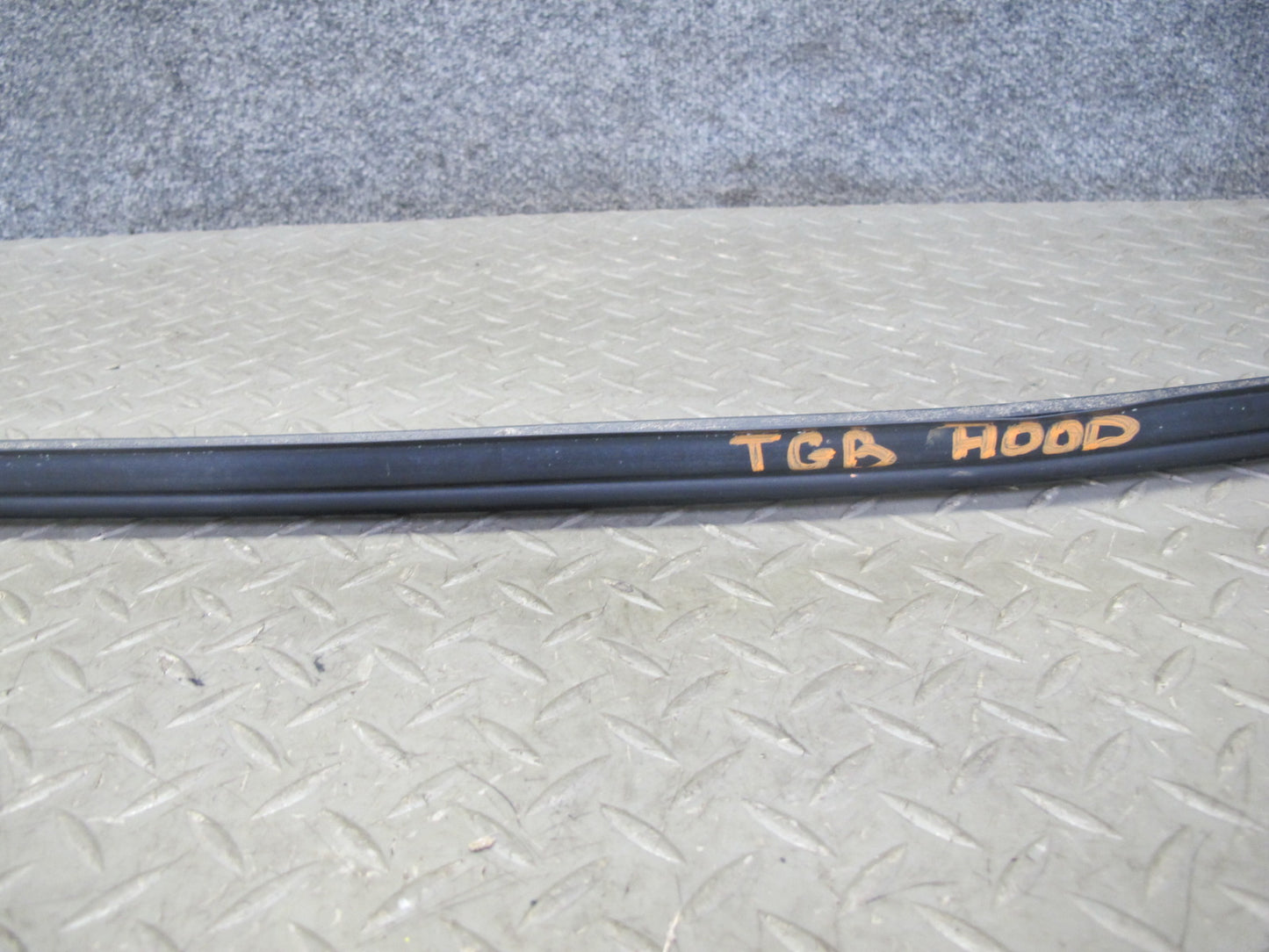 87-91 BMW E30 3-SERIES Front Hood Bonnet Weatherstrip Rubber Seal OEM