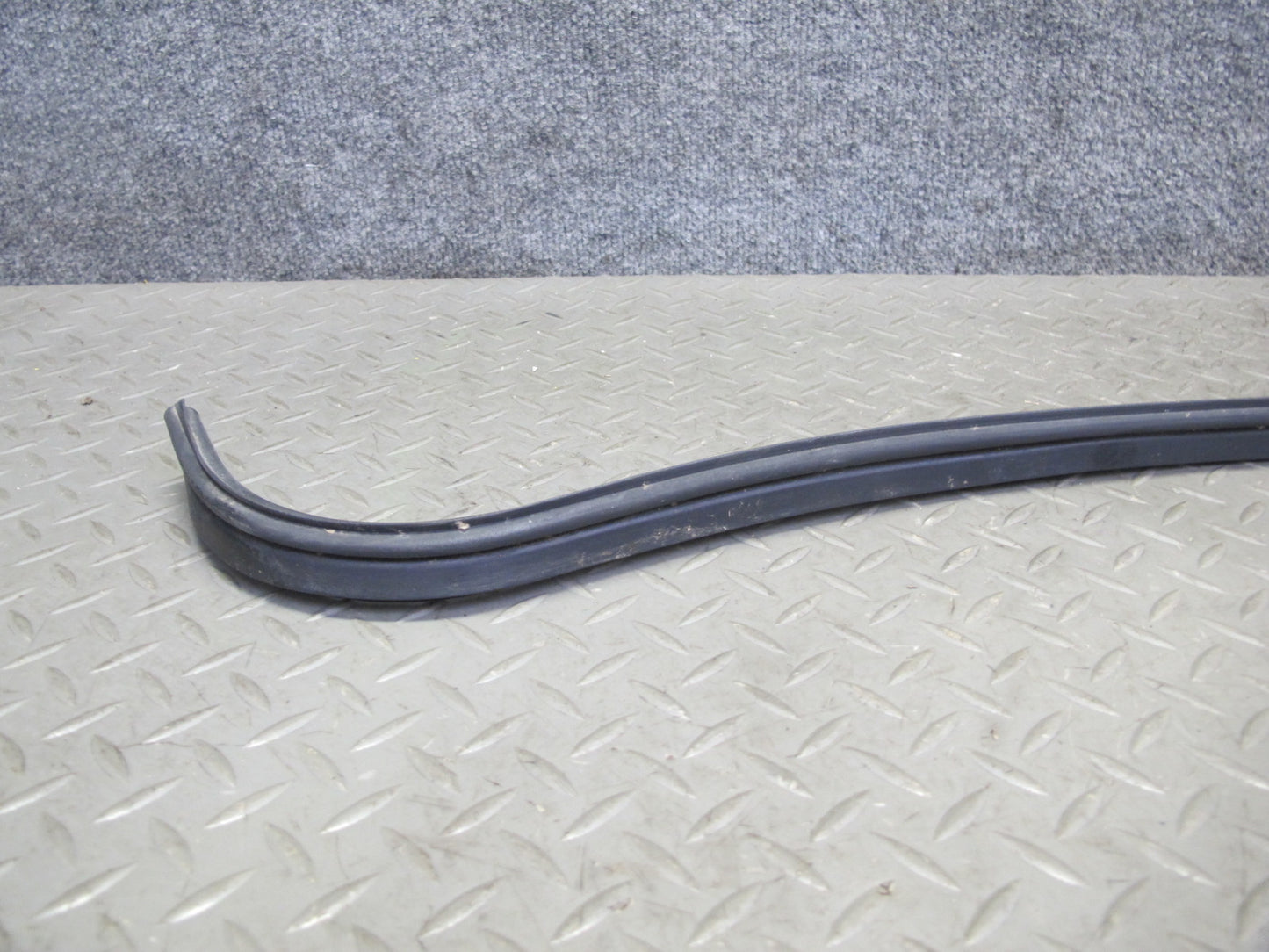 87-91 BMW E30 3-SERIES Front Hood Bonnet Weatherstrip Rubber Seal OEM