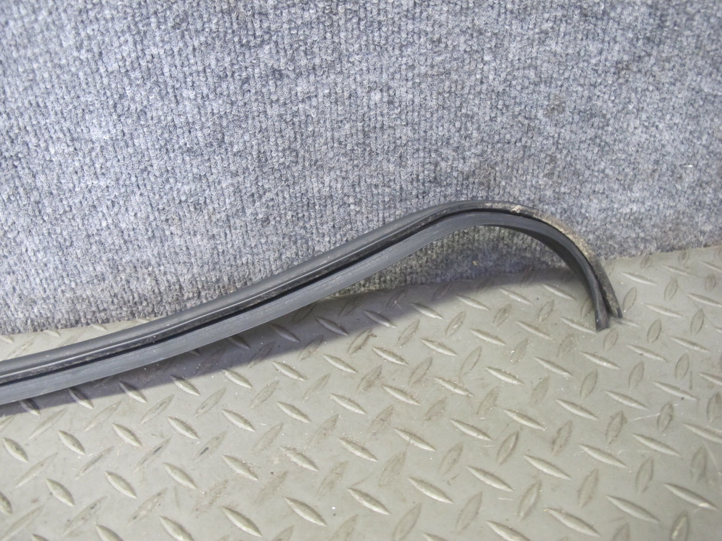 87-91 BMW E30 3-SERIES Front Hood Bonnet Weatherstrip Rubber Seal OEM