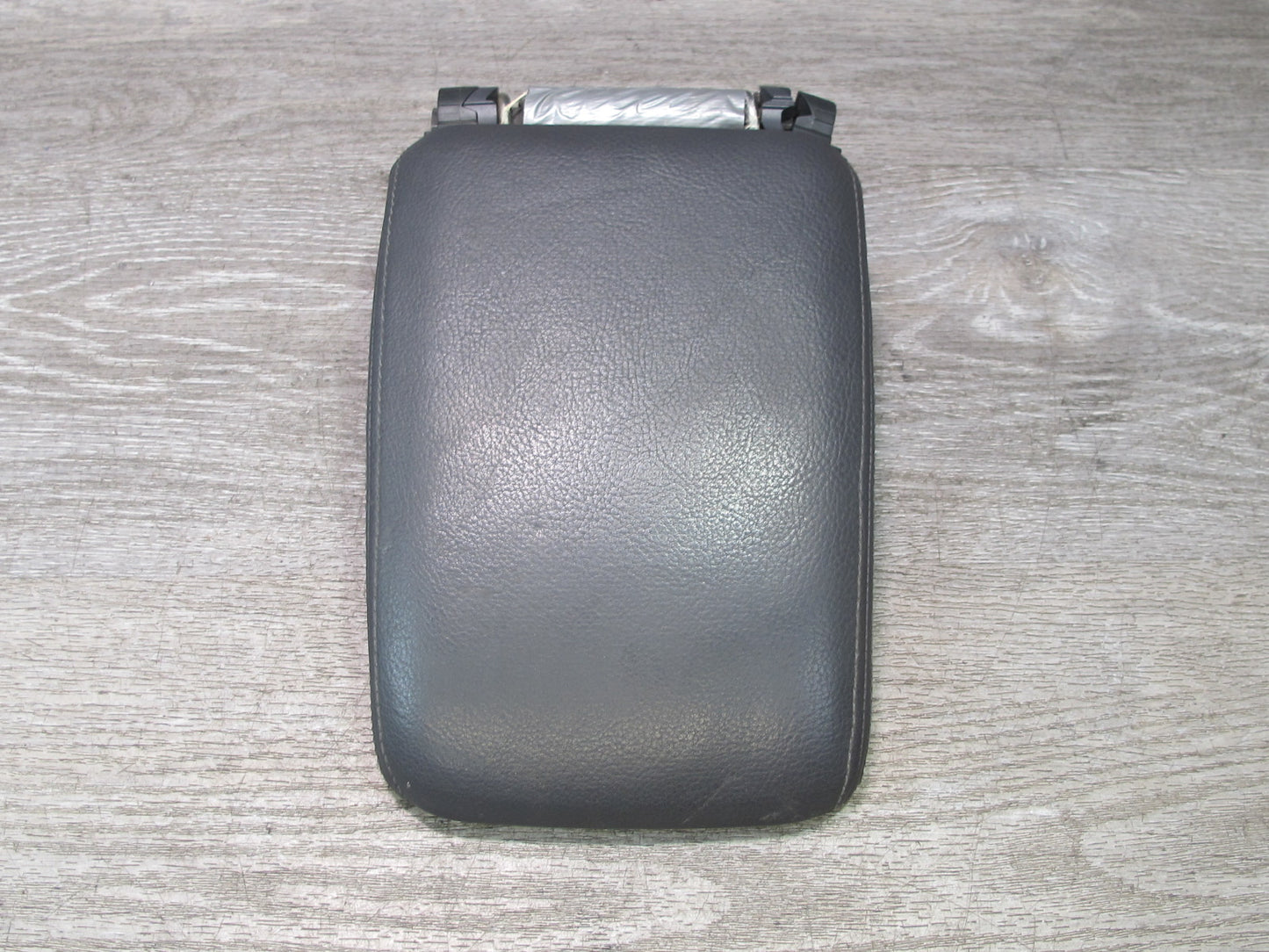05-09 VW Golf R32 GTI Rabbit Jetta Center Console Leather Armrest Lid OEM