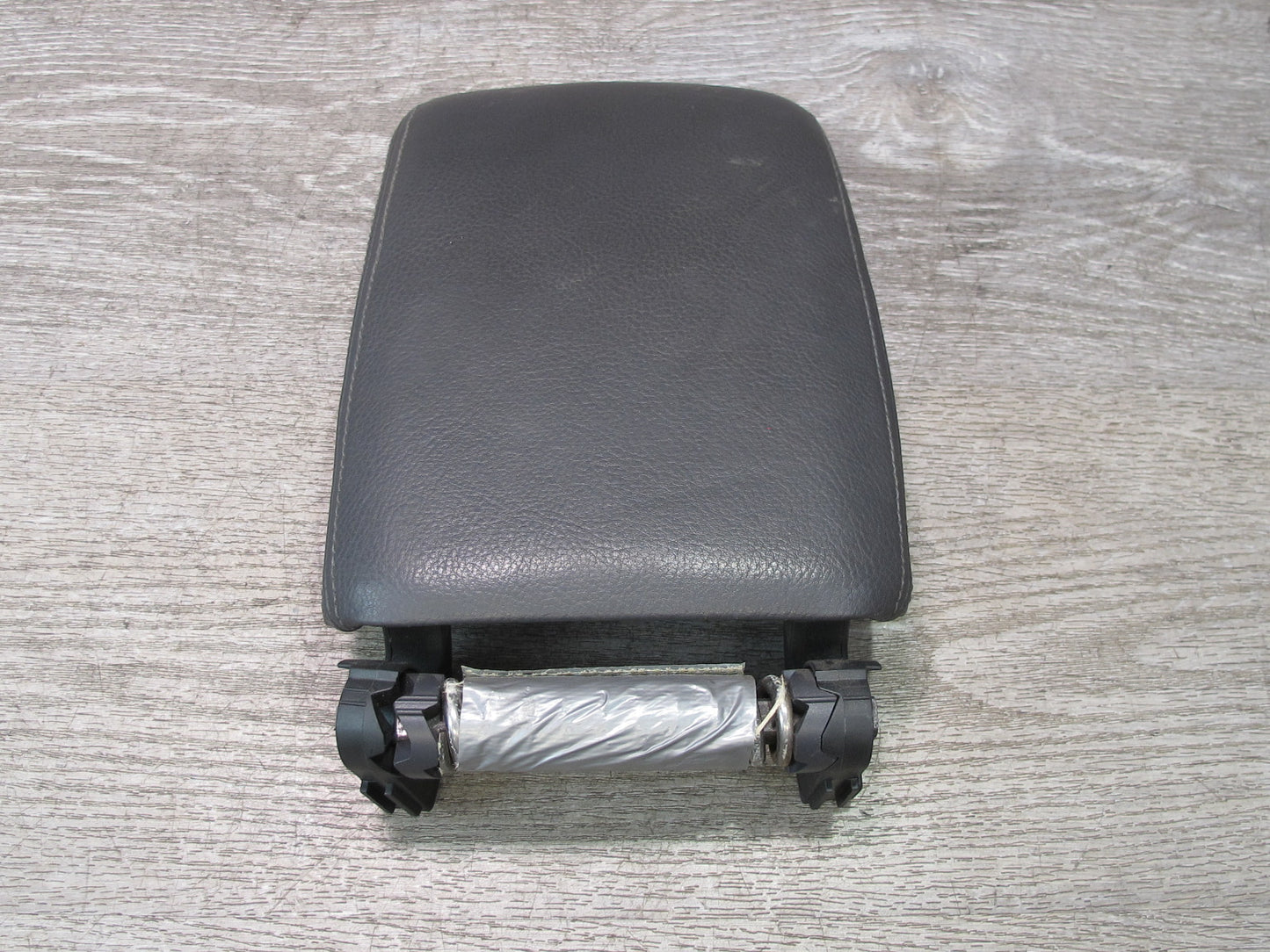 05-09 VW Golf R32 GTI Rabbit Jetta Center Console Leather Armrest Lid OEM
