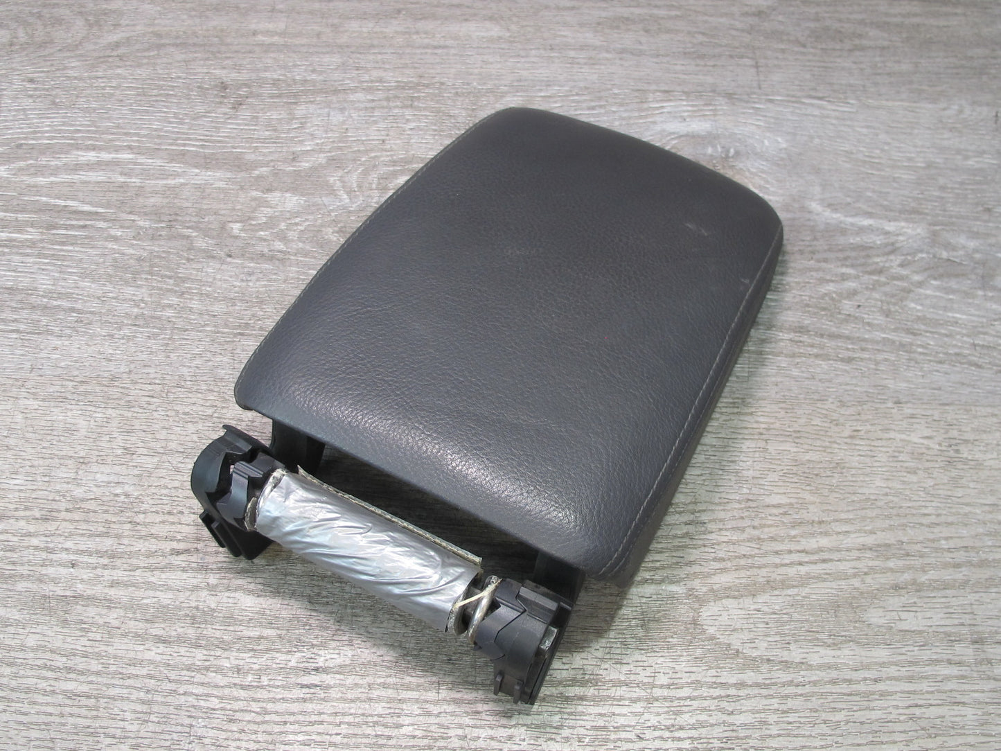 05-09 VW Golf R32 GTI Rabbit Jetta Center Console Leather Armrest Lid OEM