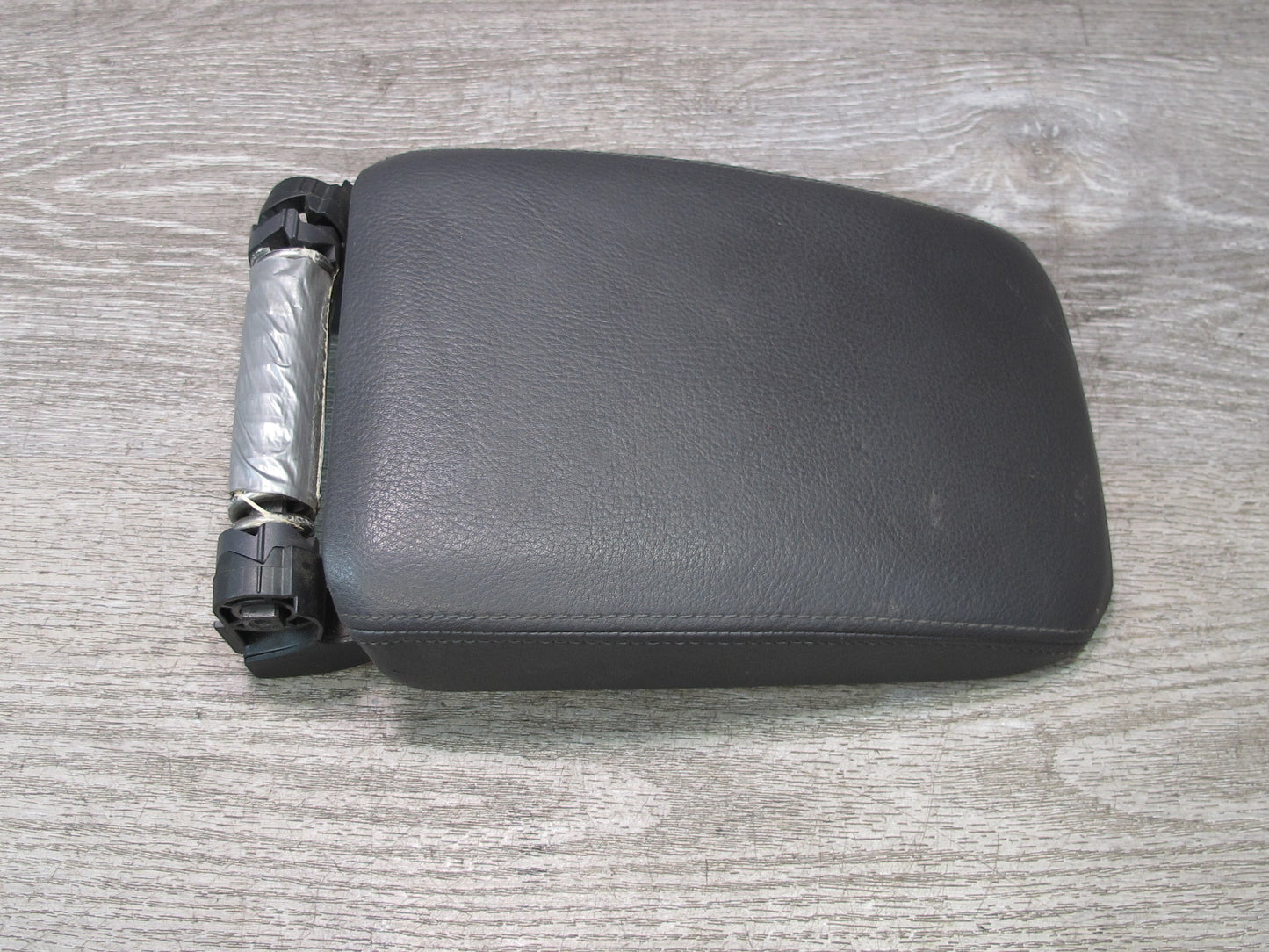 05-09 VW Golf R32 GTI Rabbit Jetta Center Console Leather Armrest Lid OEM