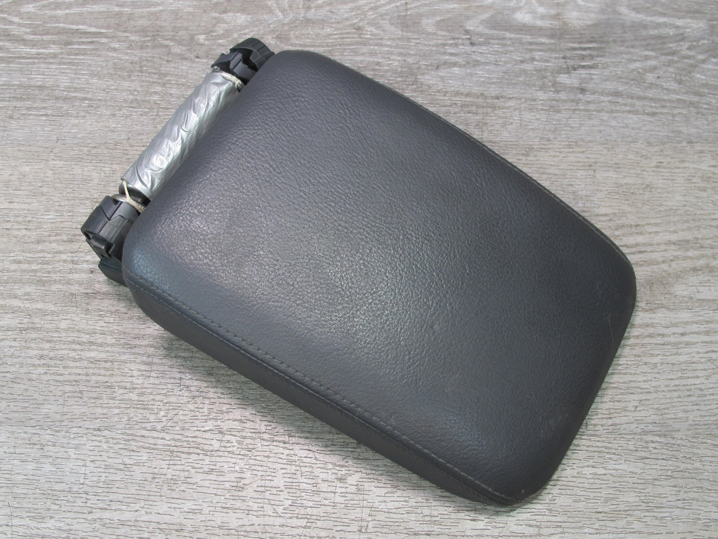 05-09 VW Golf R32 GTI Rabbit Jetta Center Console Leather Armrest Lid OEM