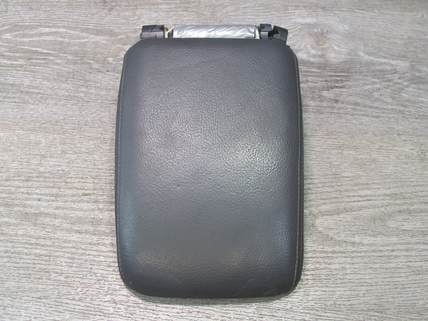 05-09 VW Golf R32 GTI Rabbit Jetta Center Console Leather Armrest Lid OEM