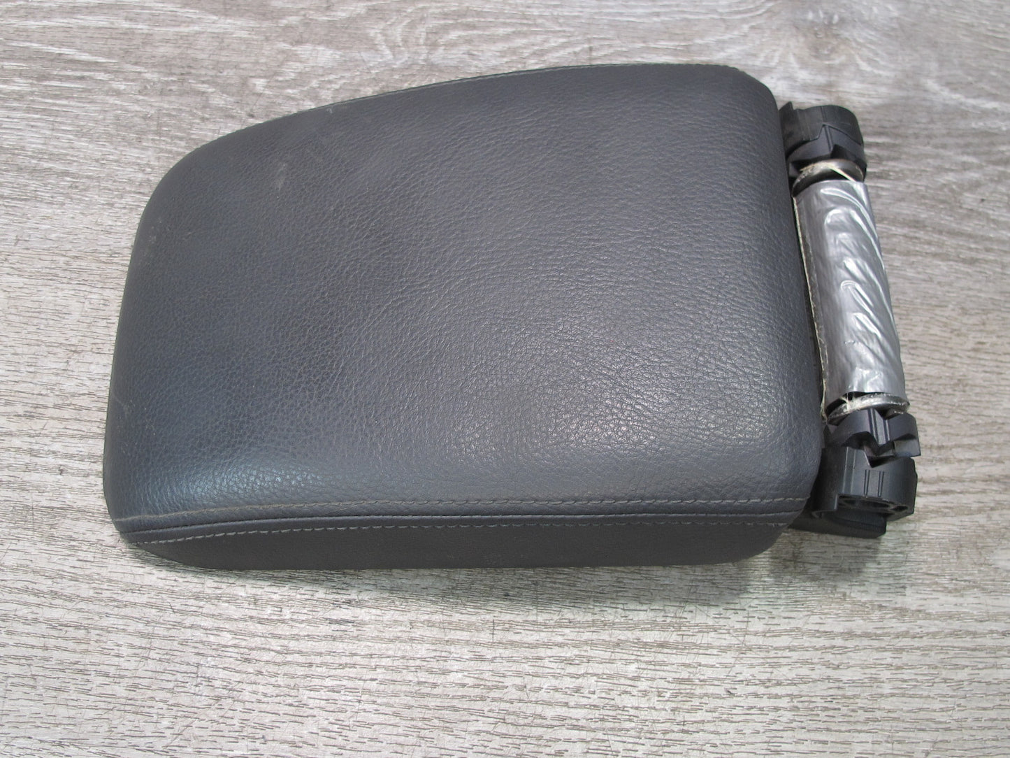 05-09 VW Golf R32 GTI Rabbit Jetta Center Console Leather Armrest Lid OEM