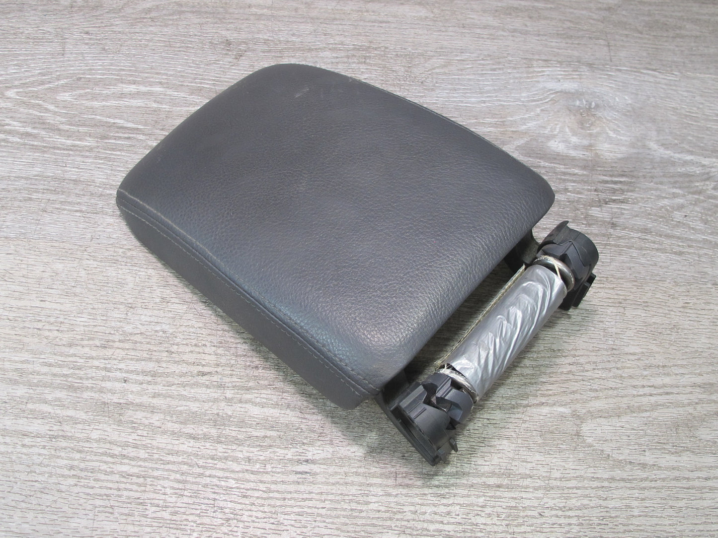 05-09 VW Golf R32 GTI Rabbit Jetta Center Console Leather Armrest Lid OEM