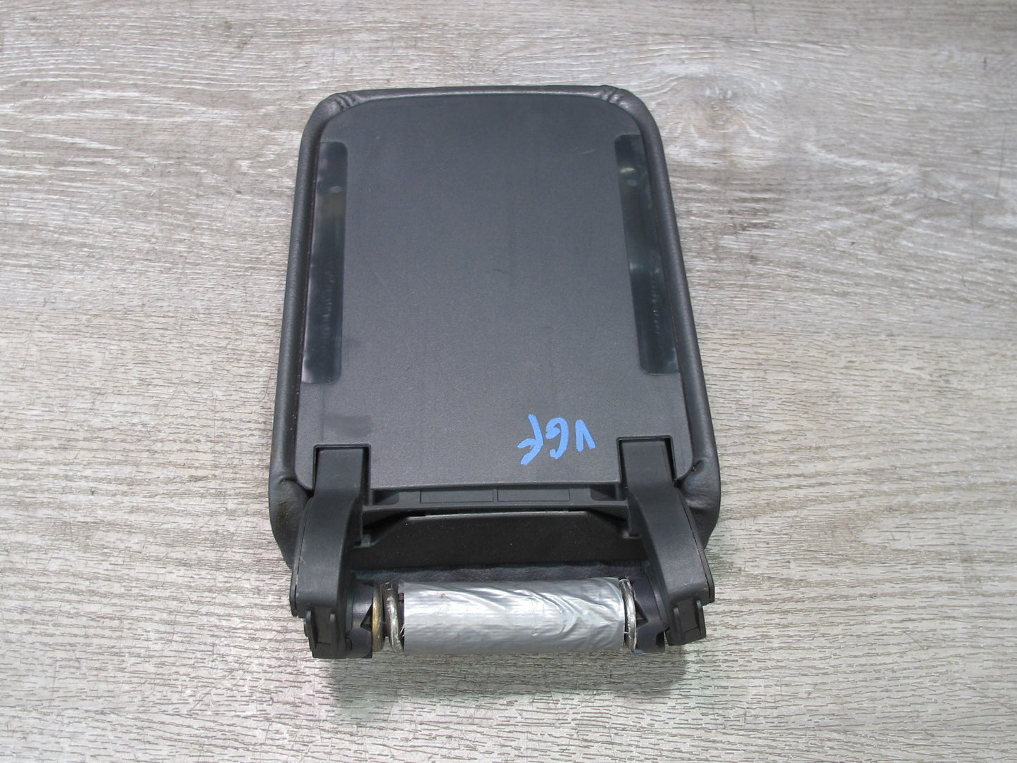 05-09 VW Golf R32 GTI Rabbit Jetta Center Console Leather Armrest Lid OEM