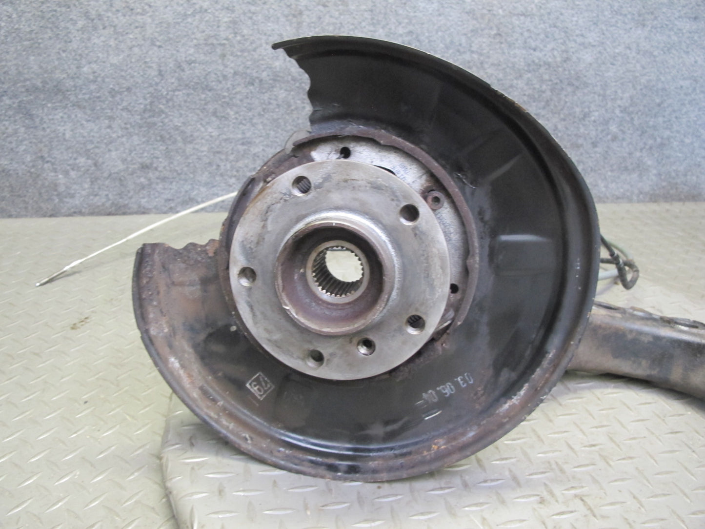 01-06 BMW E46 330i 330Ci RWD Rear Right Knuckle Wheel Hub Trailing Arm OEM