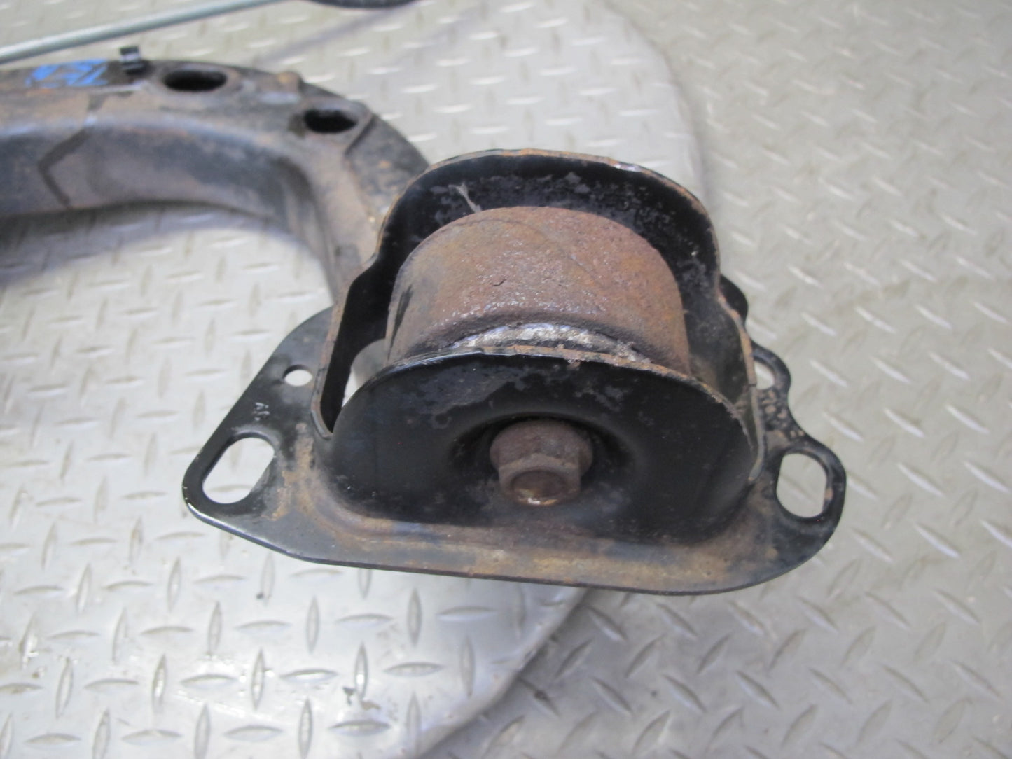 01-06 BMW E46 330i 330Ci RWD Rear Right Knuckle Wheel Hub Trailing Arm OEM