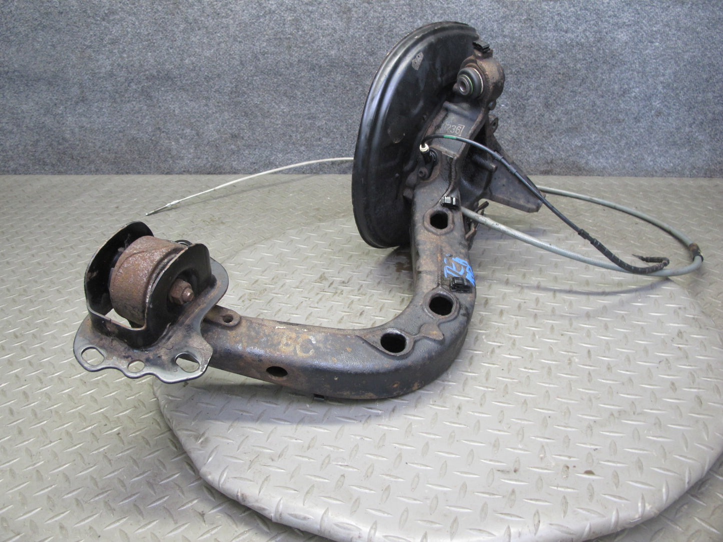 01-06 BMW E46 330i 330Ci RWD Rear Right Knuckle Wheel Hub Trailing Arm OEM