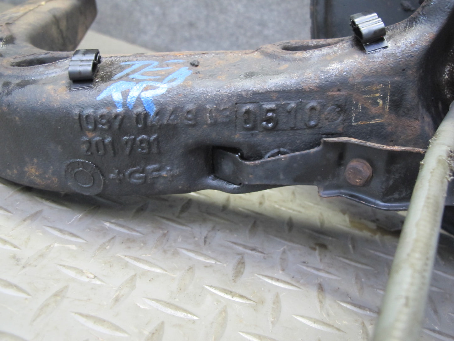 01-06 BMW E46 330i 330Ci RWD Rear Right Knuckle Wheel Hub Trailing Arm OEM