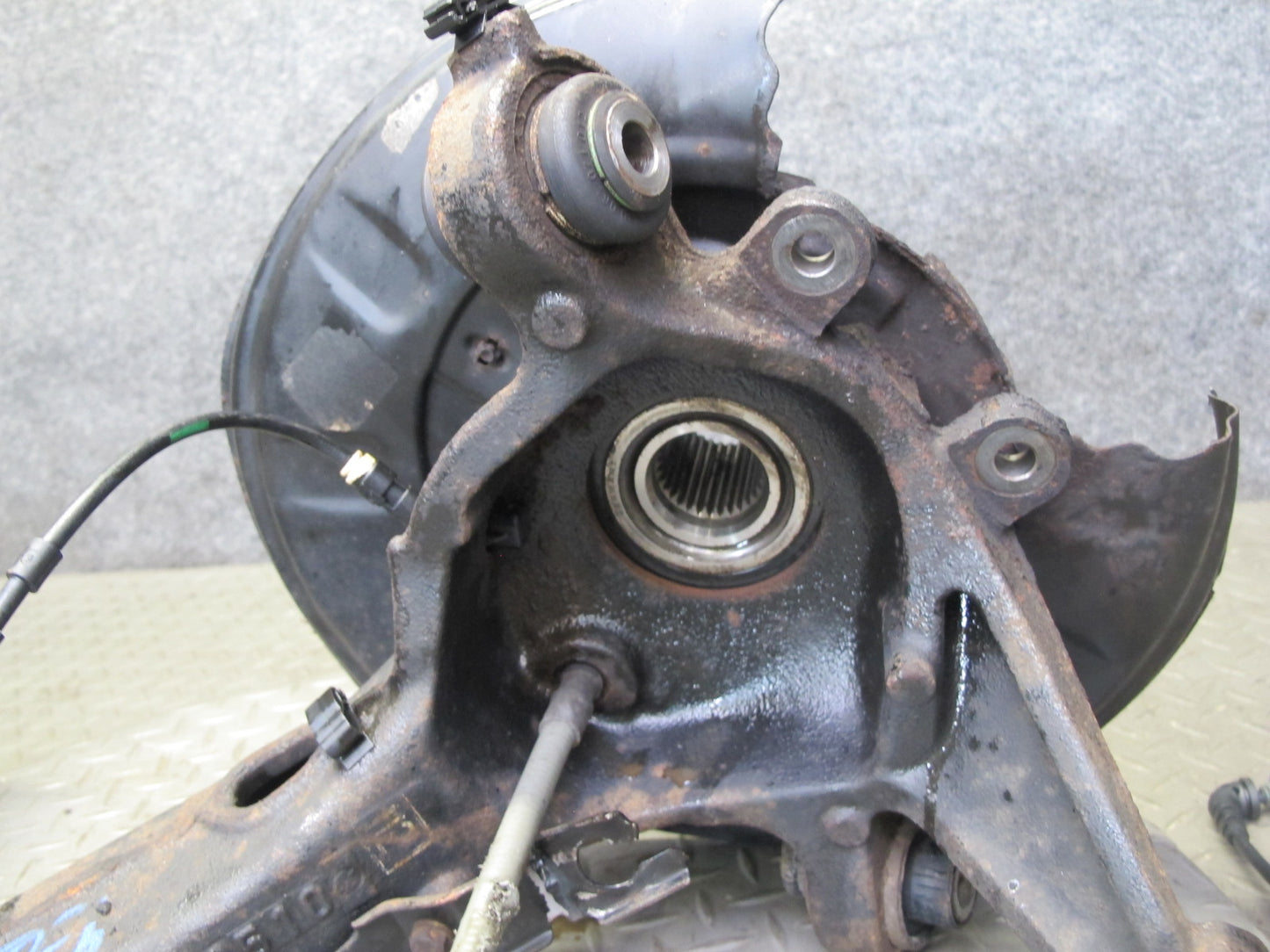 01-06 BMW E46 330i 330Ci RWD Rear Right Knuckle Wheel Hub Trailing Arm OEM