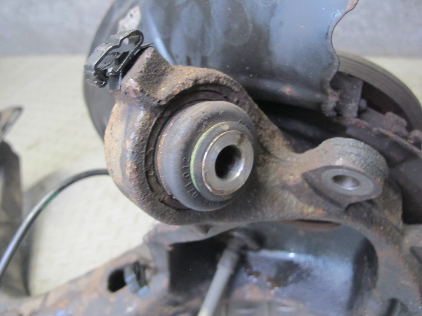 01-06 BMW E46 330i 330Ci RWD Rear Right Knuckle Wheel Hub Trailing Arm OEM