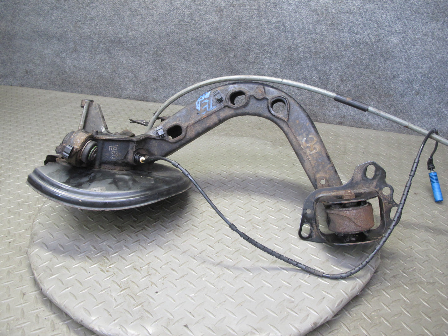 01-06 BMW E46 330i 330Ci RWD Rear Right Knuckle Wheel Hub Trailing Arm OEM