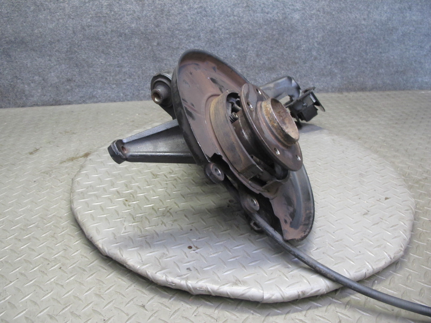 98-99 BMW E36 3-SERIES RWD Rear Left Trailing Arm Knuckle Wheel Hub Bearing OEM