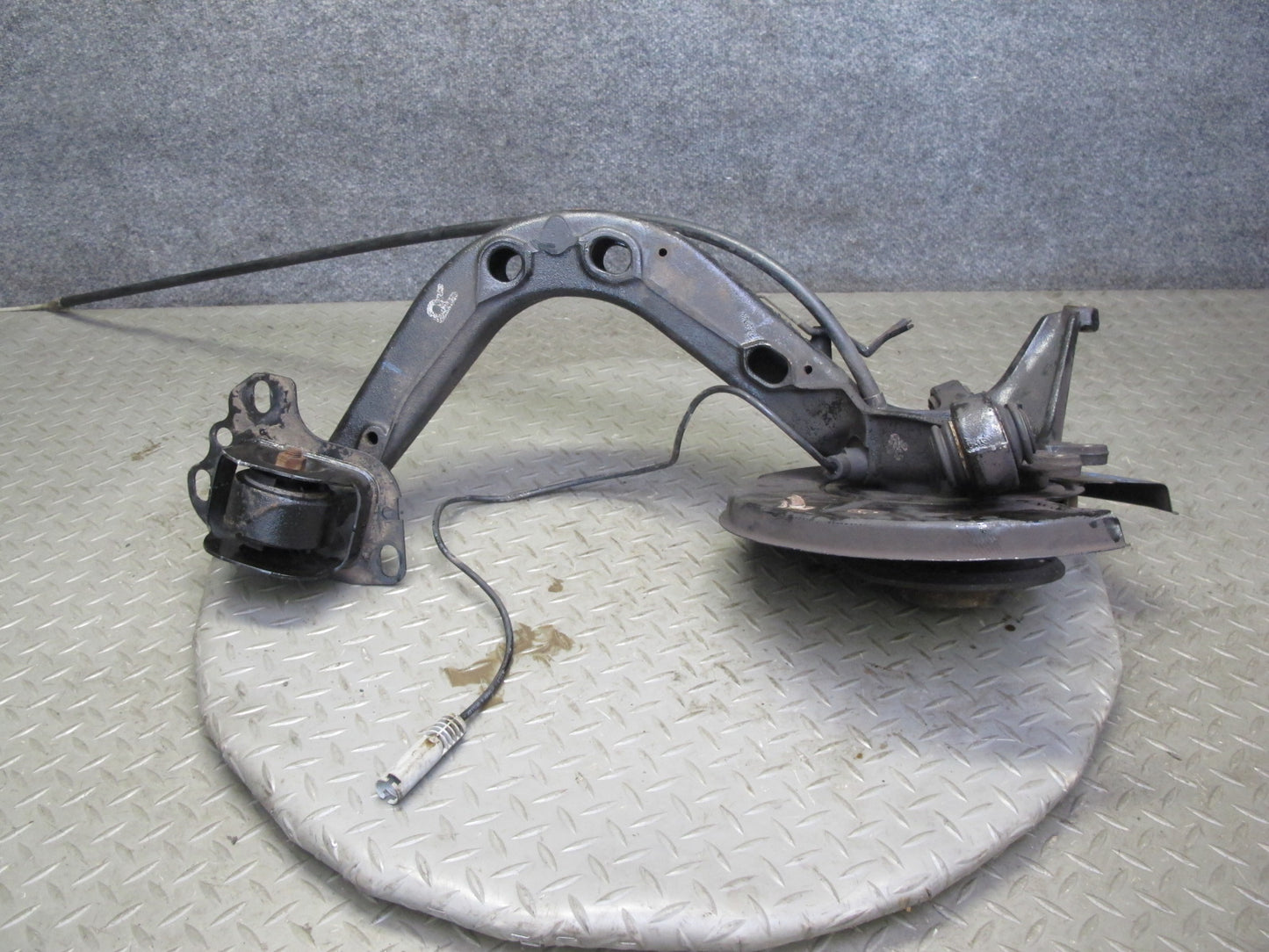 98-99 BMW E36 3-SERIES RWD Rear Left Trailing Arm Knuckle Wheel Hub Bearing OEM